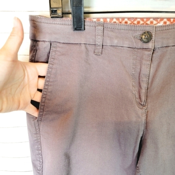 BODEN GRAY KHAKI BERMUDA SHORTS, SZ 6 - Picture 3 of 9